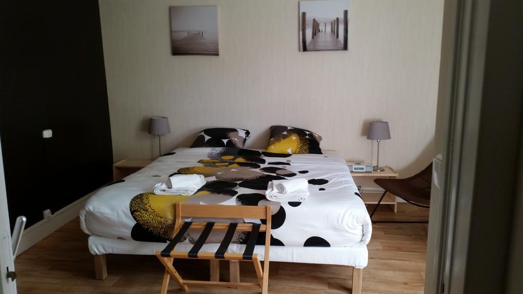 Les Gues Rivieres Bed & Breakfast Pujols  Bagian luar foto