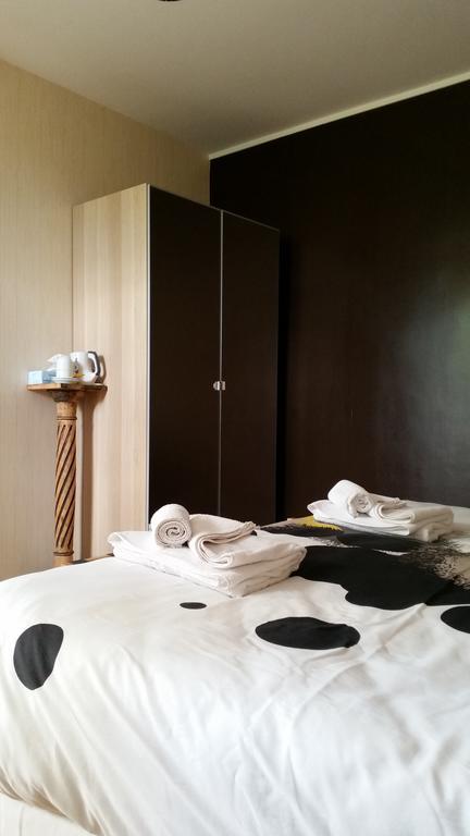 Les Gues Rivieres Bed & Breakfast Pujols  Bagian luar foto