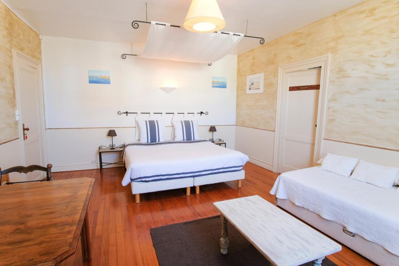 Les Gues Rivieres Bed & Breakfast Pujols  Bagian luar foto
