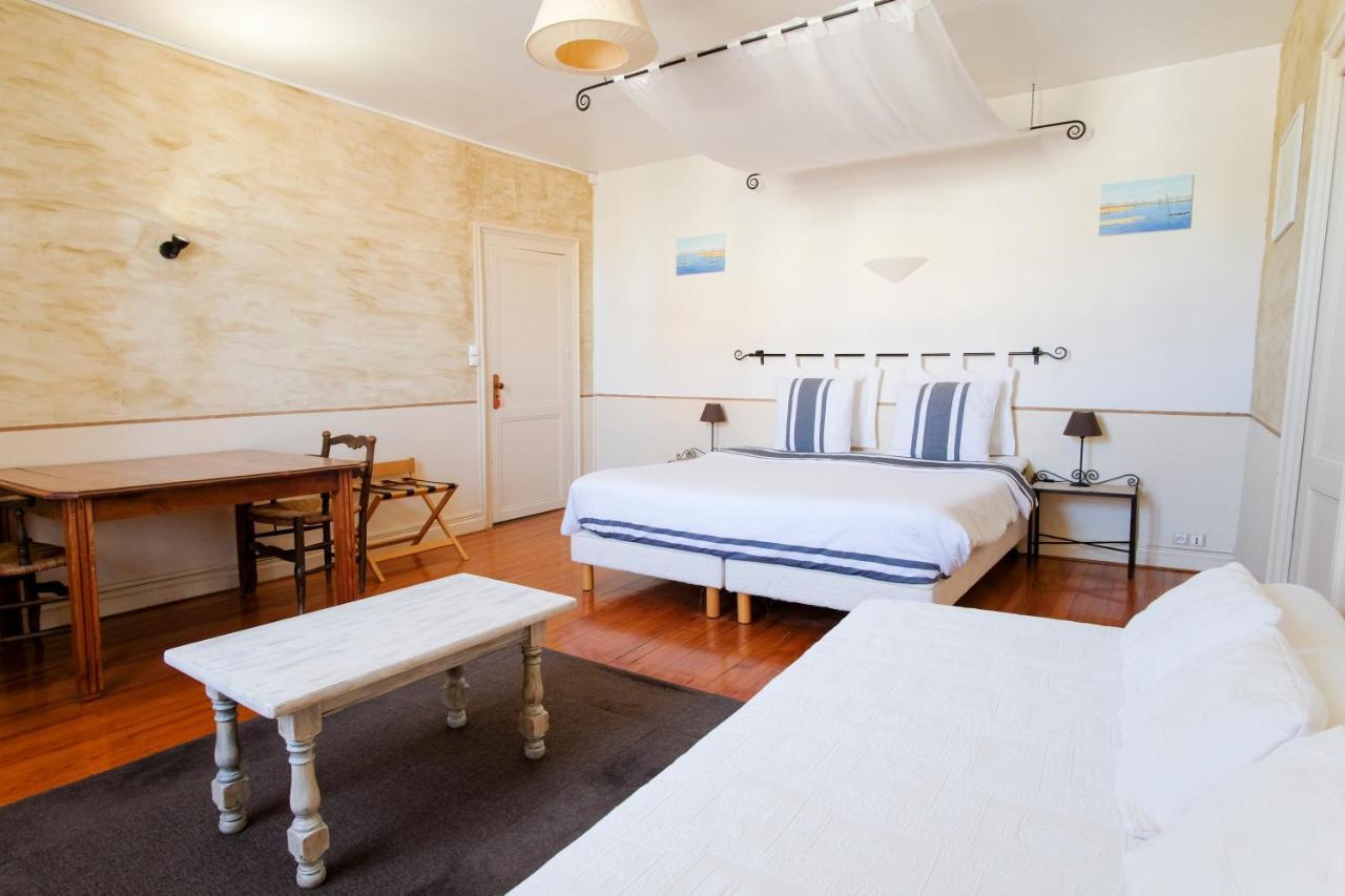 Les Gues Rivieres Bed & Breakfast Pujols  Bagian luar foto