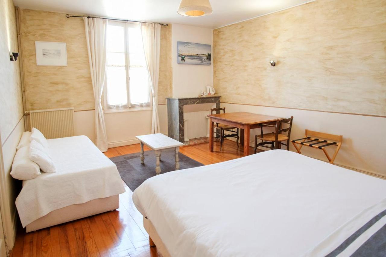 Les Gues Rivieres Bed & Breakfast Pujols  Bagian luar foto